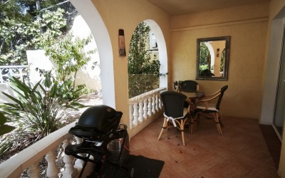 Chalet con apartamento de invitados, piscina y amplias zonas exteriores en Santa Clara, Altea